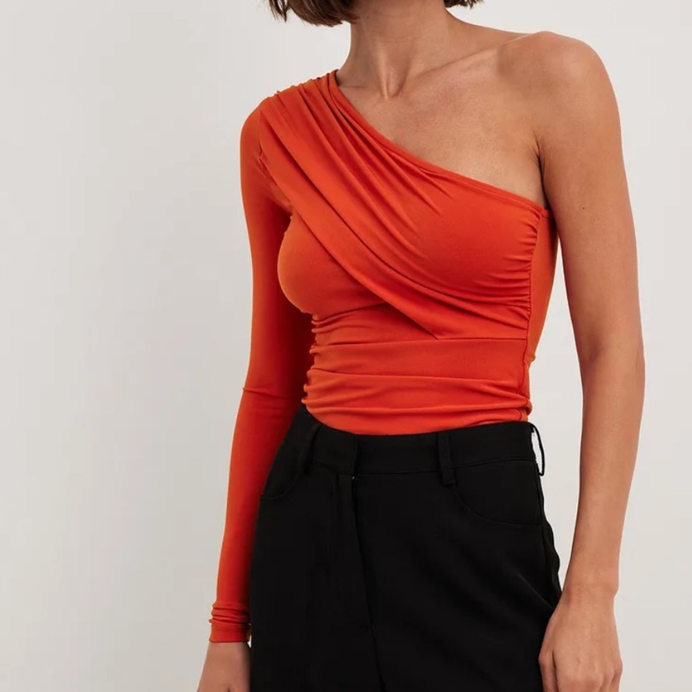 NA-KD fashion one shoulder top